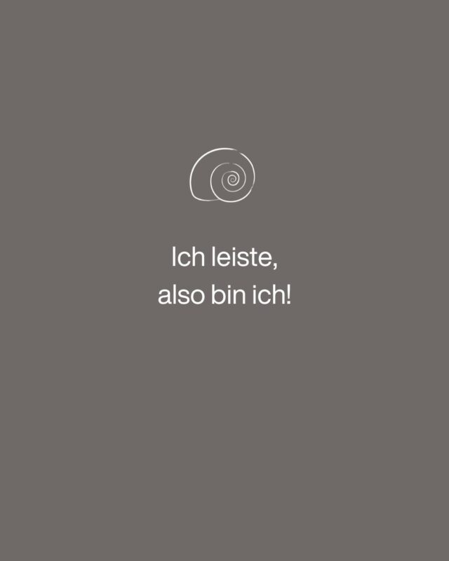 📌 Was weckt dieser Satz in dir?

Denn viele von uns tragen dieses Mantra tief in sich - meistens ganz unbewusst. Wir glauben, nur wenn wir etwas leisten, etwas „Großes“ erreichen oder wir immer funktionieren, sind wir wertvoll. 💍🔥

Aber das ist eine große Lüge – und eine gefährliche noch dazu. 🧠💔
Denn sie führt uns direkt in die Erschöpfung, in den Perfektionismus und nicht selten auch in ein Burnout. 😞

Vergiss bitte nie:
✨ Du bist nicht dein Output!
✨ Du bist nicht nur dann „gut genug“, wenn du ablieferst!
✨ Du bist immer wertvoll – auch in der Pause, auch im Rückzug und ja auch im Chaos. 💛

Es ist Zeit, diesen inneren Antreiber liebevoll zu hinterfragen. 🩵
Denn: Dein Wert ist nicht verhandelbar. 🔔

#innerestärke #selbstwert #mentalhealth #glaubenssätze #achtsamkeitimalltag #selbstfürsorge #emotionalegesundheit #stressabbau #pauseistproduktiv #SabinaKillianSchmid #slowyourmind #BurnoutCoaching #BurnoutPraxis #BurnoutVorsorge #Wien