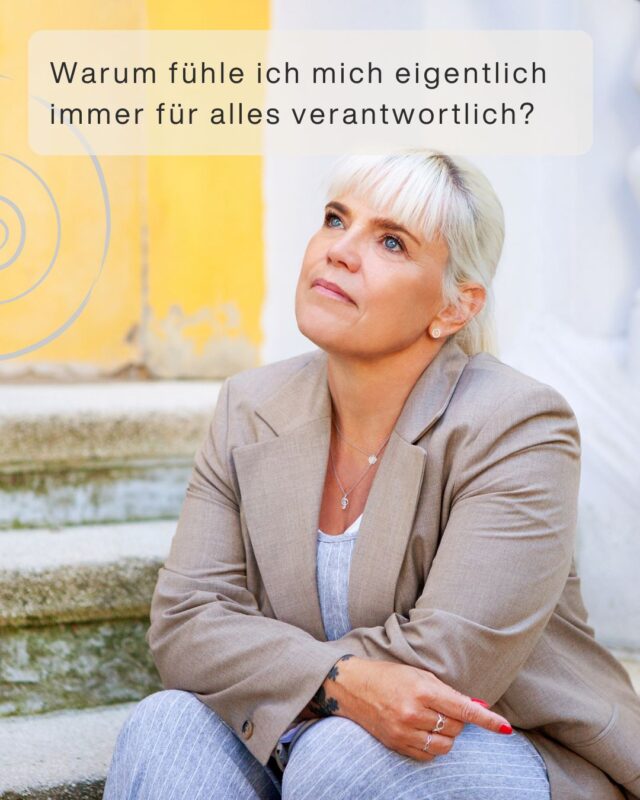 🤔 Kommt dir diese Frage bekannt vor? 👀🧐

Du springst ein, wenn andere nicht liefern.
Du hast den Überblick, auch wenn’s nicht deine Aufgabe ist.
Du trägst mit – emotional, organisatorisch, mental.

Du bist die, die alles im Blick hat 👀
Die mitdenkt, bevor andere überhaupt merken, dass etwas schiefläuft.
Die einspringt, organisiert, klärt, rettet 🛟

Weil sonst… niemand?

Aber mal ehrlich:
🧩 Woher kommt dieser innere Automatismus, immer zuständig zu sein?
🤍 Wer hat dir beigebracht, dass du nur wertvoll bist, wenn du funktionierst?
💬 Und wann hast du das letzte Mal gefragt, was du eigentlich brauchst?

Dieses Muster ist kein Charakterzug – es ist oft ein alter Schutzmechanismus.
Und du darfst ihn hinterfragen. Liebevoll. Schritt für Schritt. 🌿✨

#IchBinNichtFürAllesVerantwortlich #MentalLoadErkennen #Burnoutprävention #Selbstfürsorge #AlteMusterLösen #GrenzenSindGesund #DuBistWertvoll #CoachingFürFrauen #EmotionalesErwachen #SabinaKillianSchmid #slowyourmind #BurnoutCoaching #BurnoutPraxis #BurnoutVorsorge #Wien